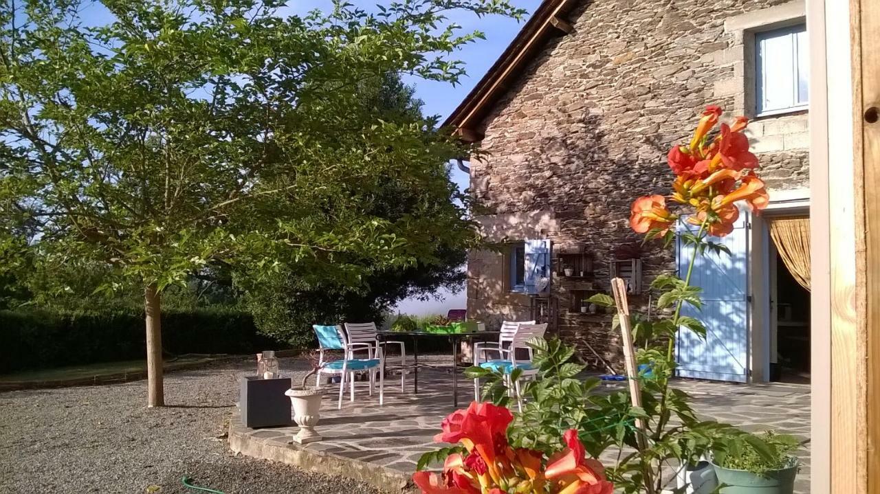 Gite De La Maison Bleue Mirandol-Bourgnounac Exterior foto